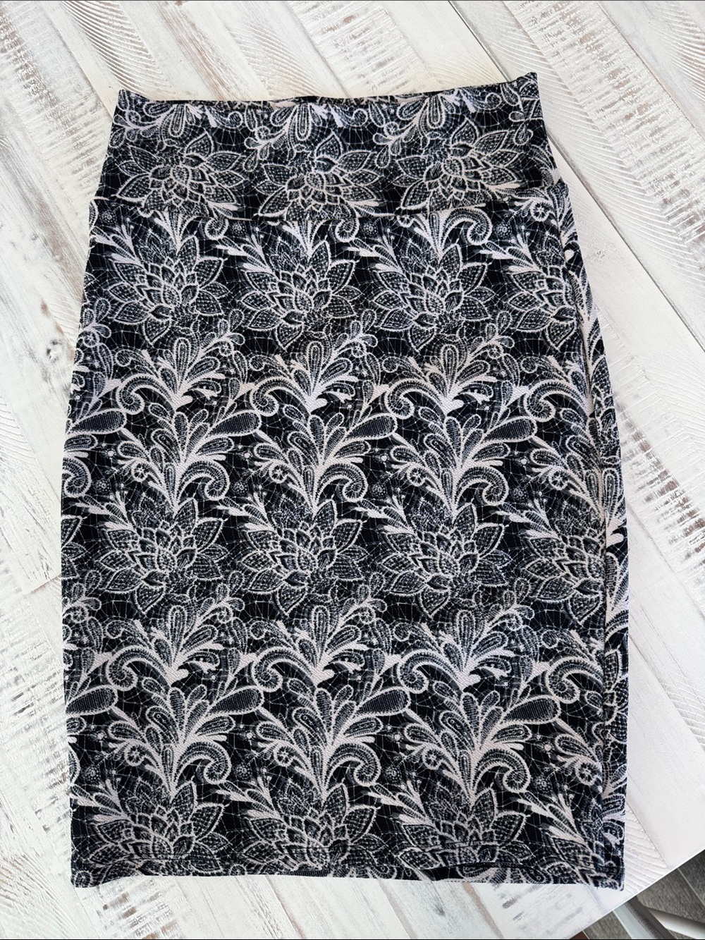LuLaRoe Black & White Floral Lace-Pattern Pencil Skirt